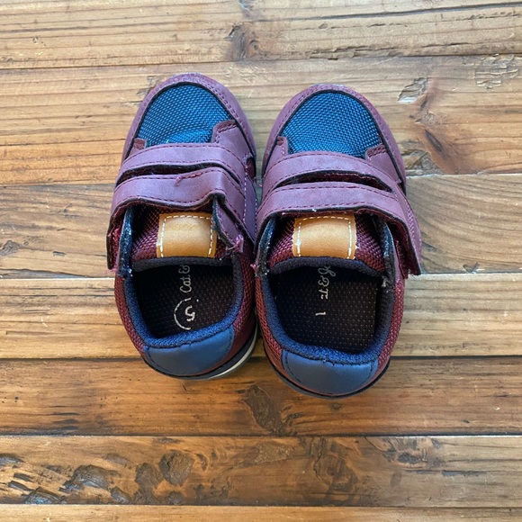 Cat and jack toddler sneakers - Picture 5 of 6